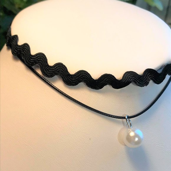 Girls Choker Necklace - Picture 2 of 4